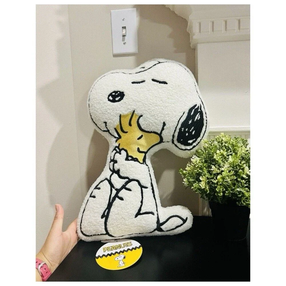NWT Peanuts Snoopy Hugging Woodstock Decorative Sherpa Pillow